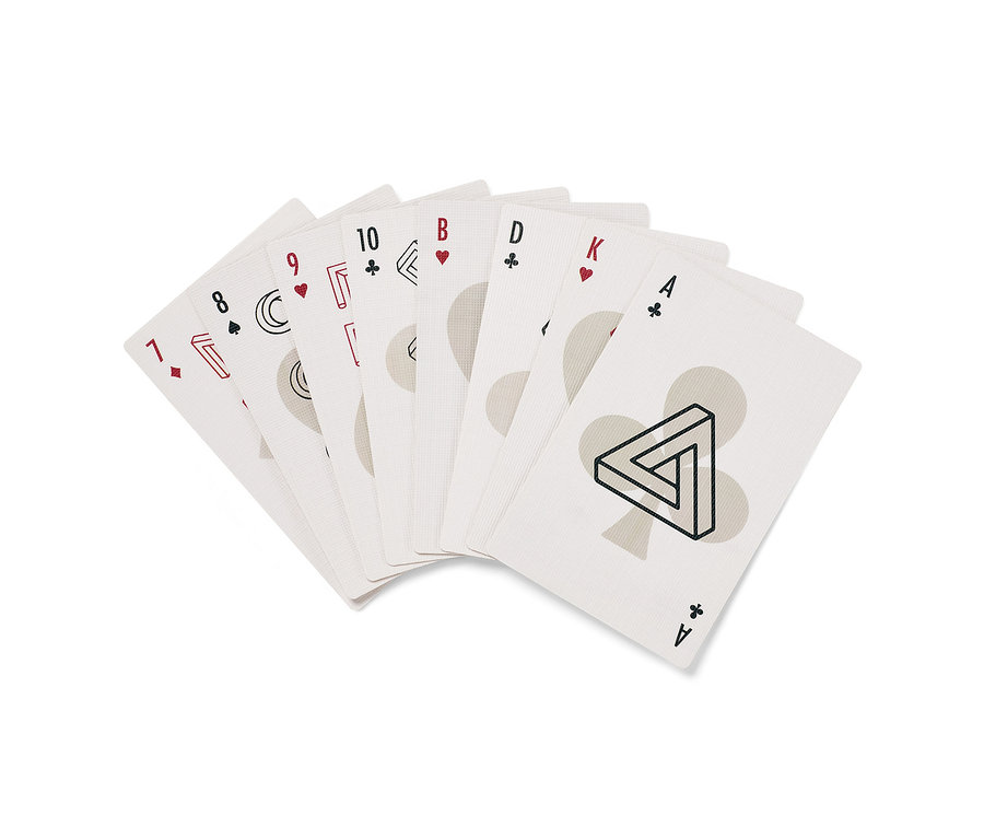 Beyaz bir arka planda bir deste »Skat« oyun kartı.