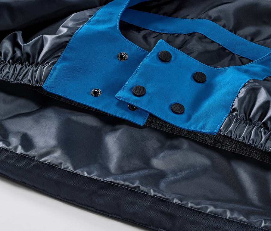 Mavi kayak montunun detayı.