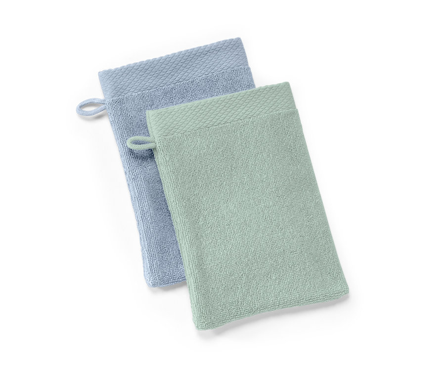 İki adet açık mavi ve açık yeşil kese.