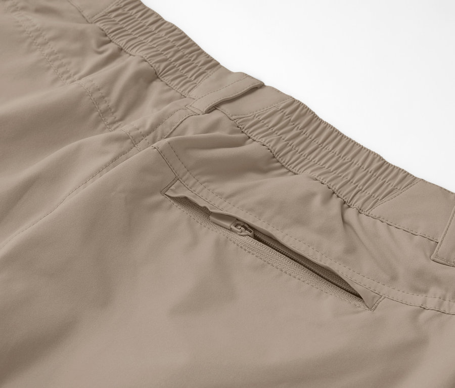 Fermuarlı cepli bej rengi 2'si 1 arada fonksiyonel pantolonun yakın çekimi