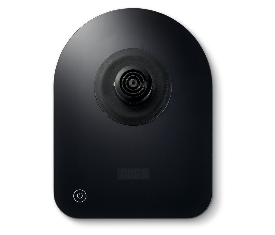 Siyah elektrikli su ısıtıcısının yukarıdan detaylı yakın çekimi.