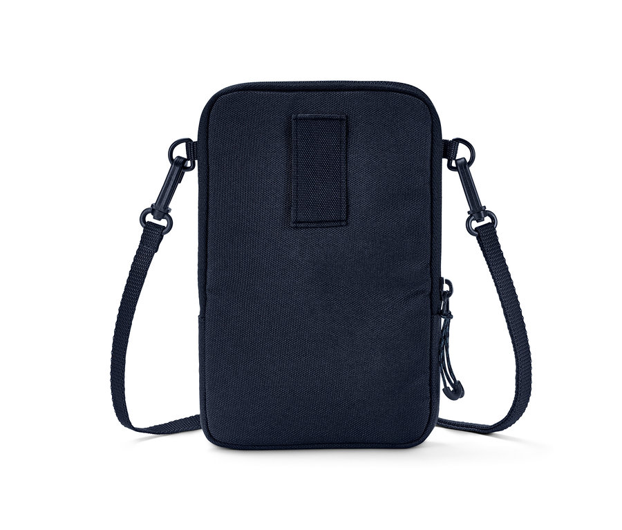 Mavi bir Omuz Çantası detayı.