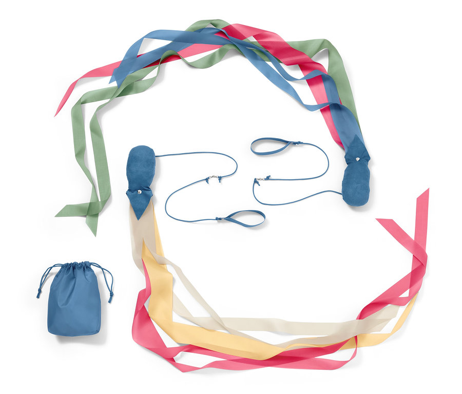 Renkli kurdeleli ve mavi kılıflı iki adet Poi Kurdelesi.