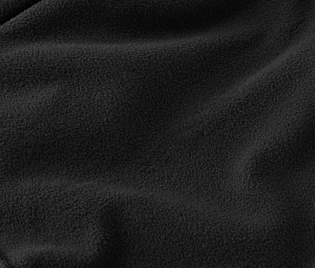 Siyah polar kumaşın dokusunun yakın çekimi.