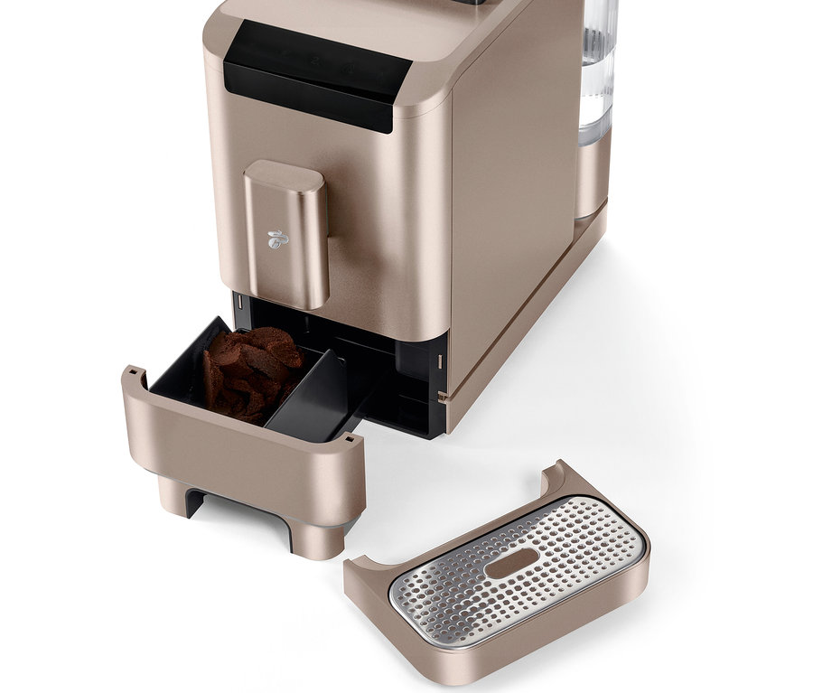 "Esperto2 Caffè" Metalik Kum tam otomatik kahve makinesinin, çekilmiş kahve çekmecesi açık ve çıkarılabilir damlama tepsisi ile yakın çekim görünümü.