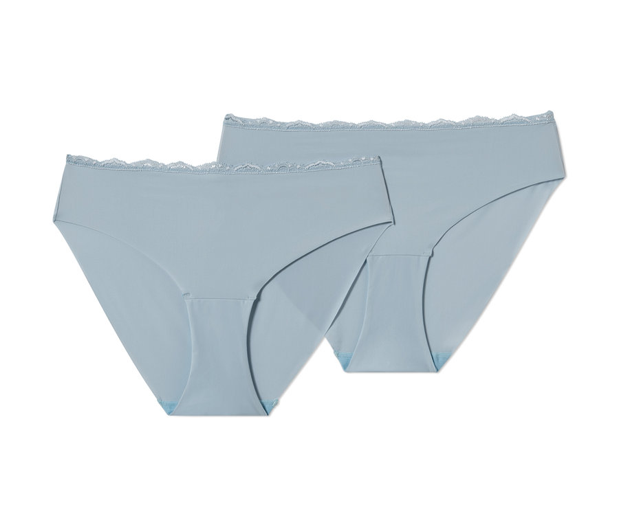 İki adet açık mavi renkli, dantelli Magic Cut külot beyaz bir zeminde sergileniyor.