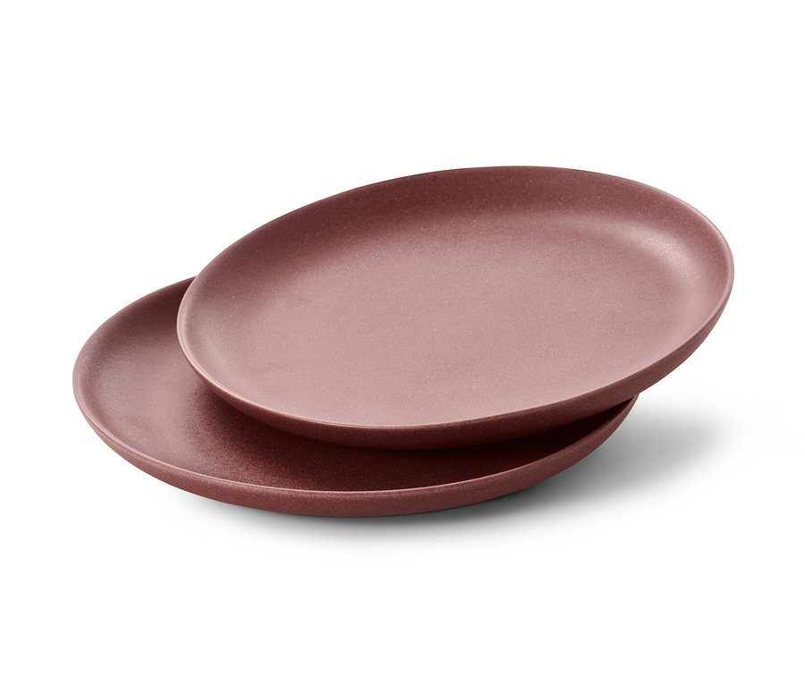 İki tabak üst üste duruyor.