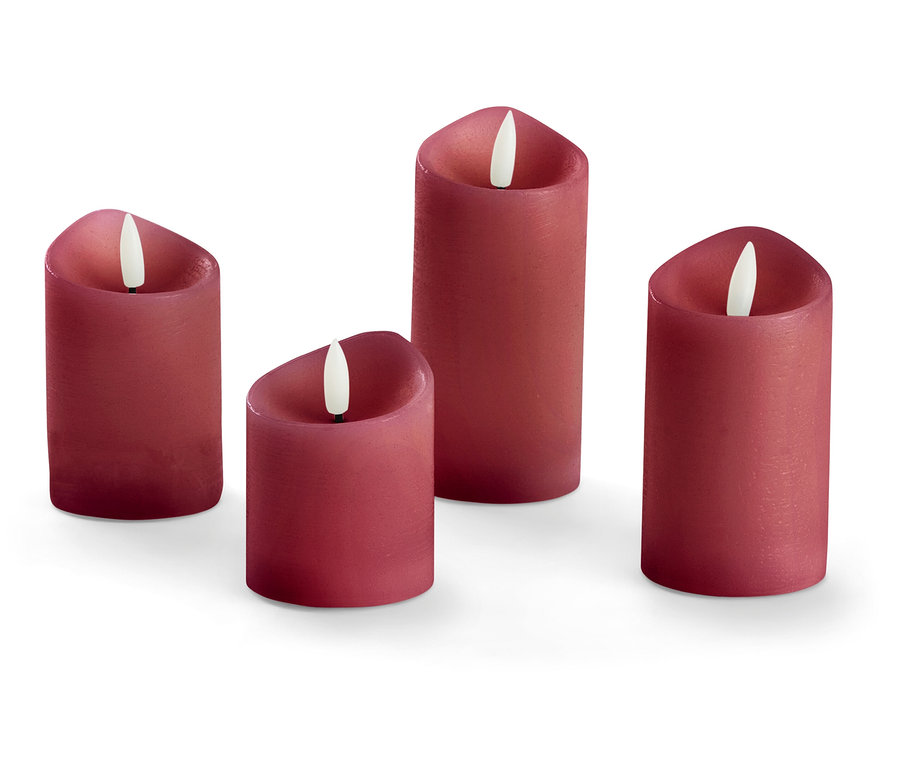 Beyaz bir arka planda farklı yüksekliklerde dört adet kırmızı LED mum.