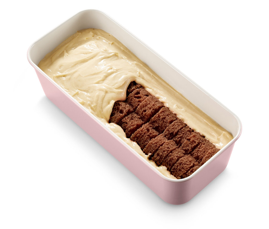 Baton Kalıp içinde kek ve krema.