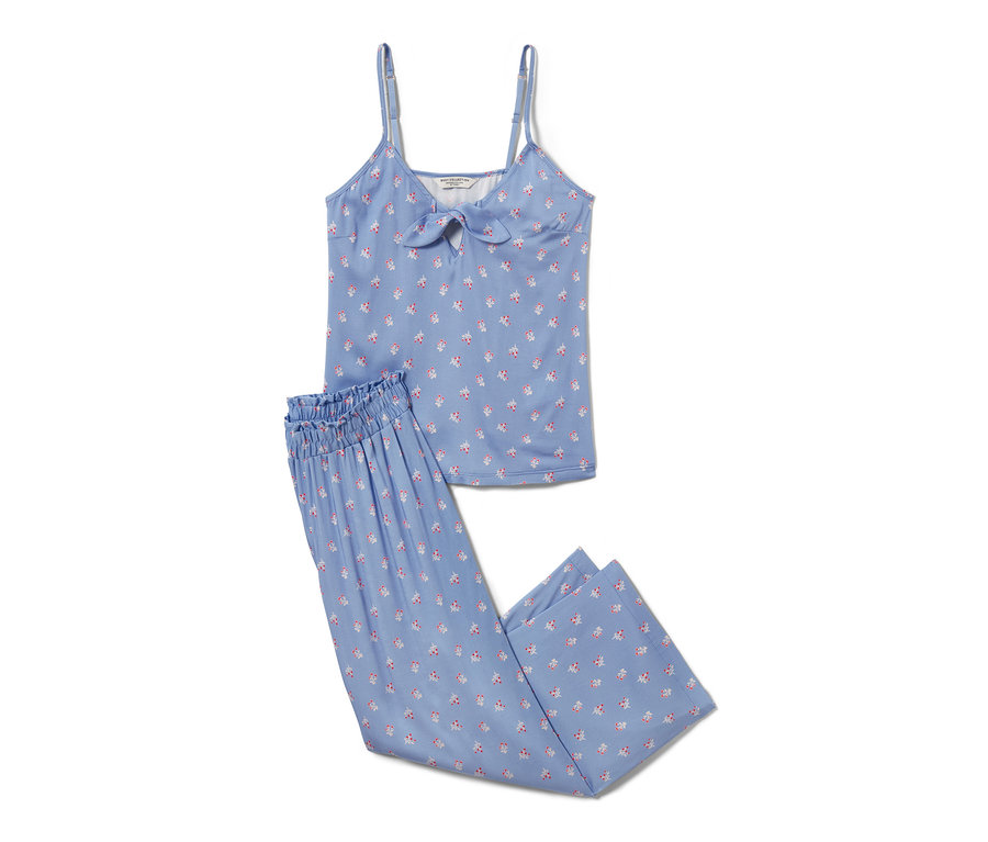 Çiçek desenli mavi renkli 7/8 pijama takımı.