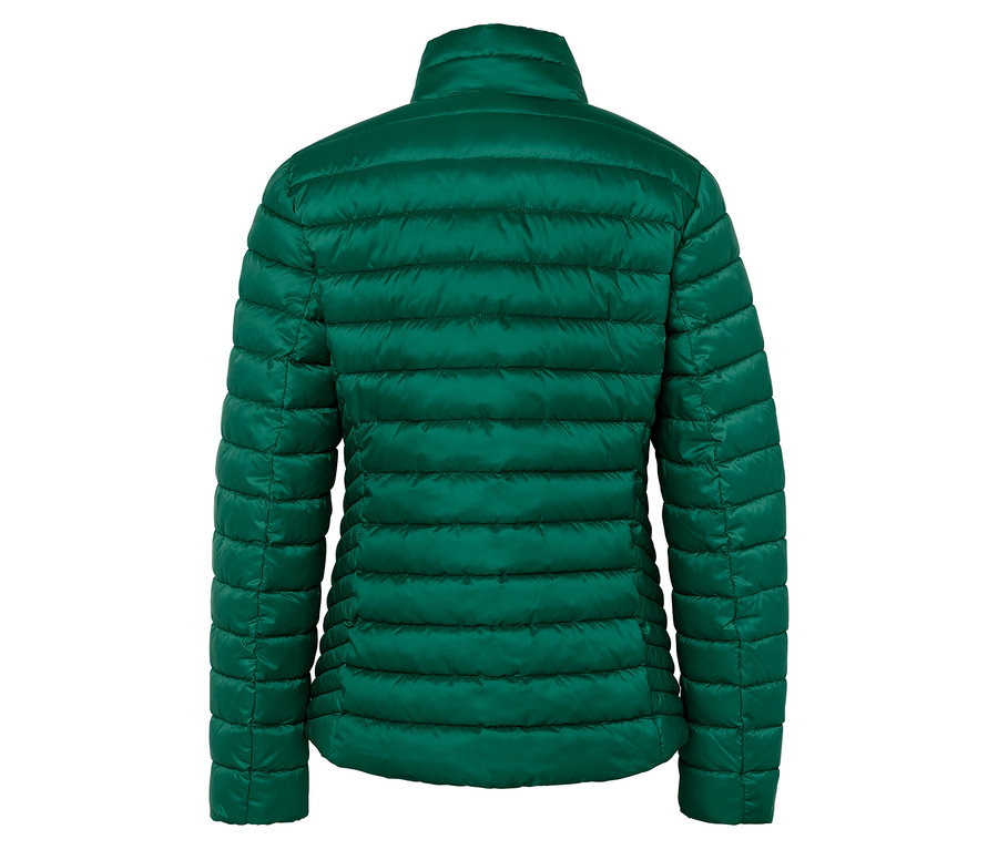 Yeşil kapitone ceket arka görünümü.