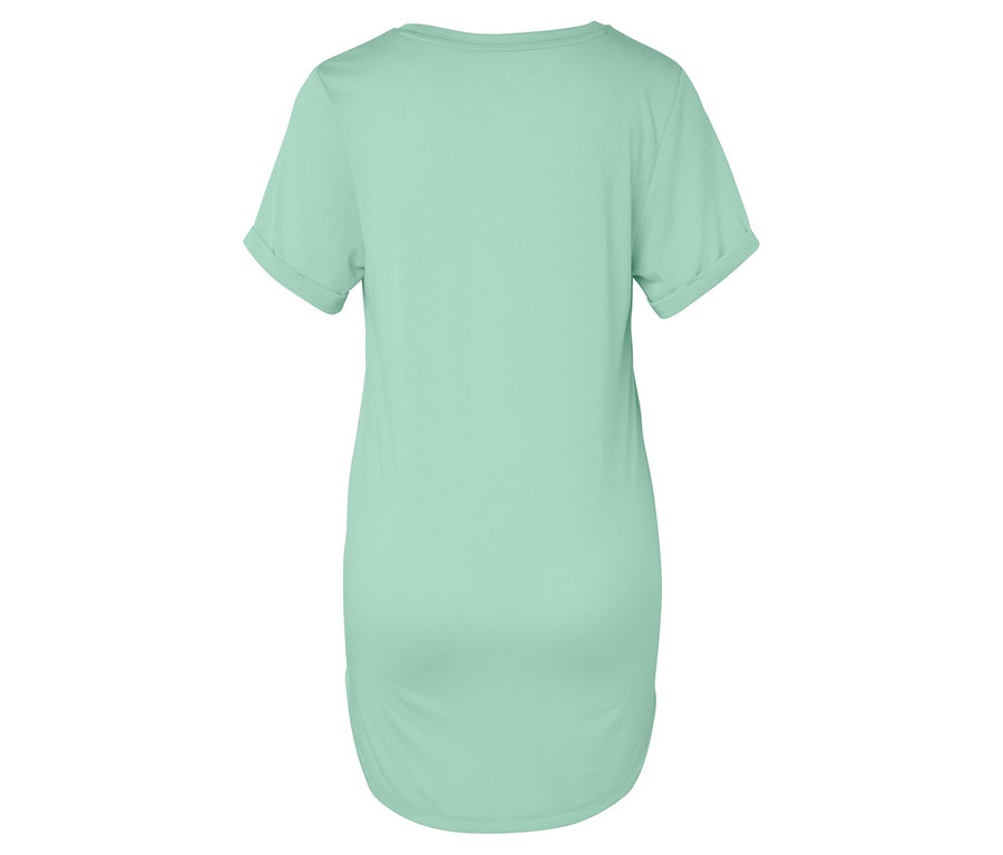 Açık yeşil, kısa kollu bir tişörtün arka görünümü.