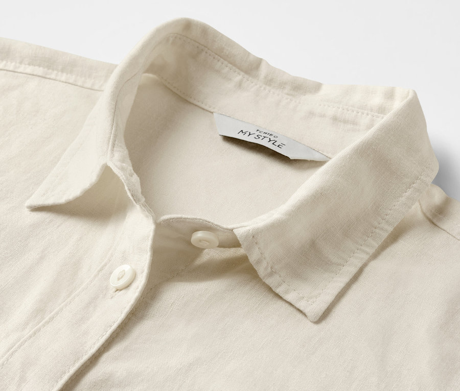 Krem rengi keten gömleğin detayı..