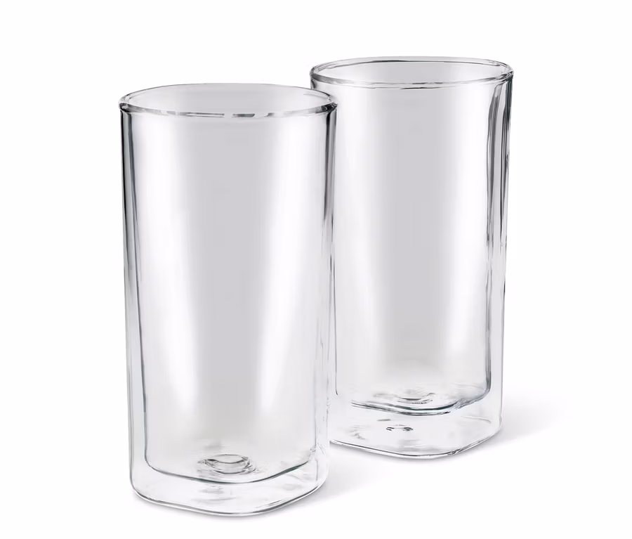 İki adet Latte Macchiato Bardağı yan yana duruyor.
