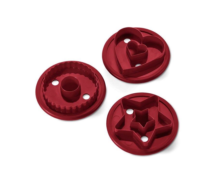 Üç adet dolgulu kurabiye kalıbı: daire, kalp ve yıldız şeklinde.