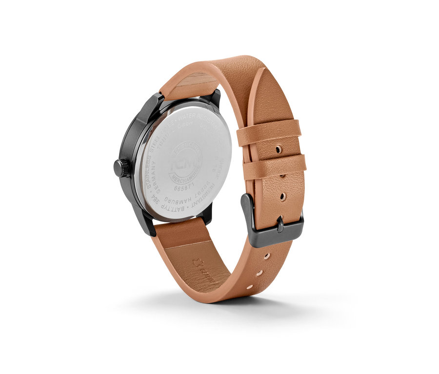 Kahverengi deri kayışlı Pilot Kol Saati'nin detaylı görünümü.