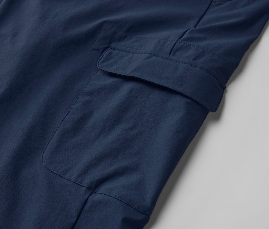 Cepli softshell eşofman altı detayı.