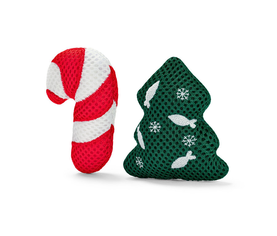 Kırmızı beyaz şeker kamışı ve yeşil yılbaşı ağacı şeklinde kedi oyuncağı.