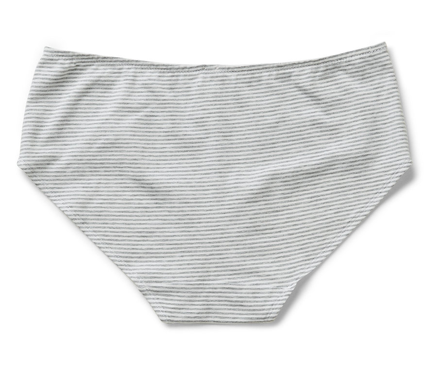 Açık gri ve beyaz çizgili külot beyaz bir arka plan üzerinde duruyor.