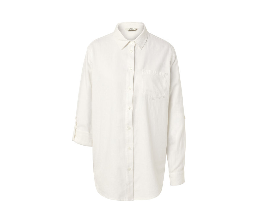 Düğmeli ve göğüs cepli, beyaz, uzun keten bluz.