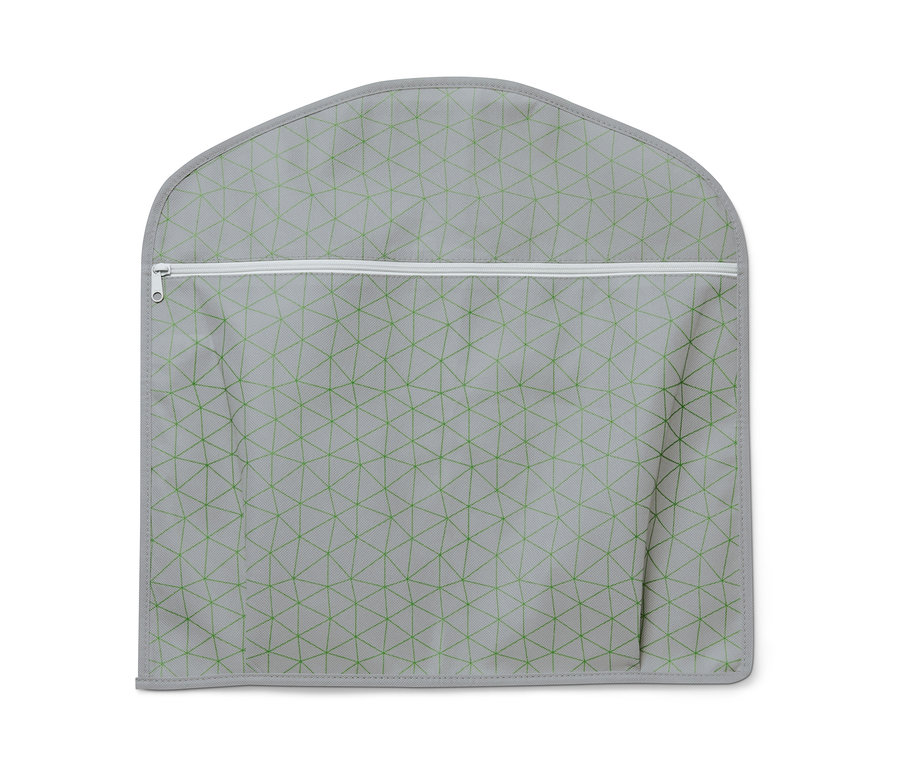 Geometrik desenli ve fermuarlı gri bir dolap düzenleyici.