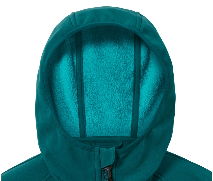 Softshell montun kapüşonunun yakın çekimi.
