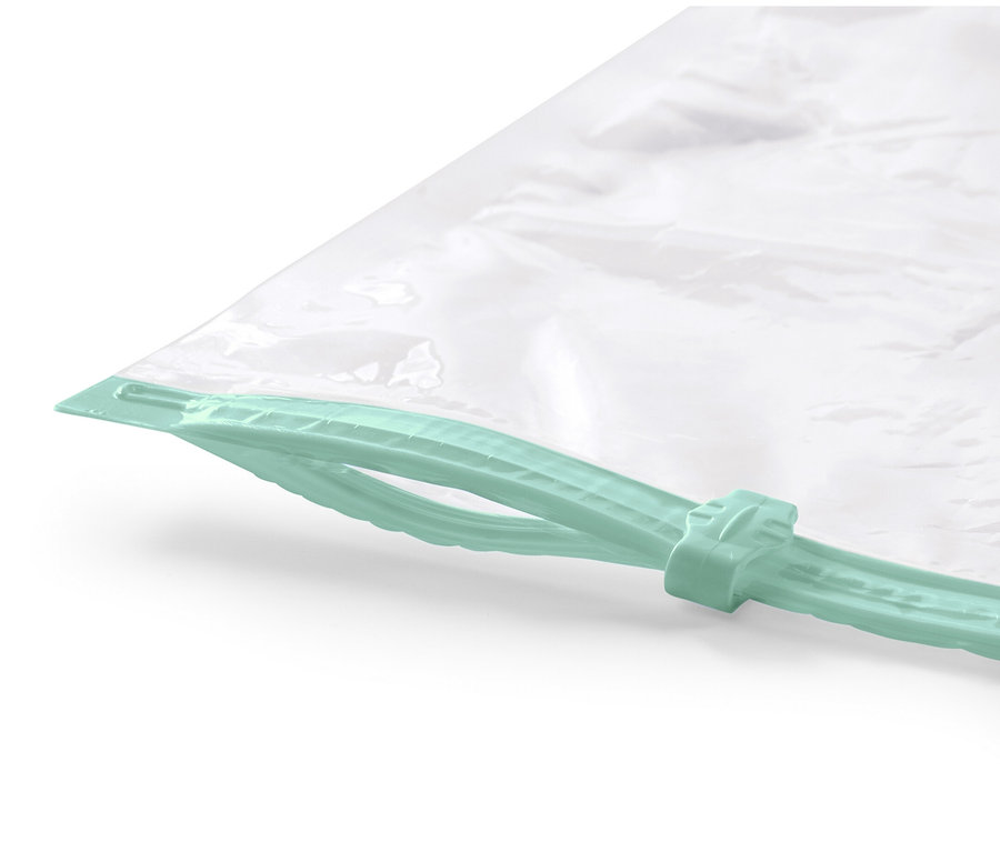 Nane yeşili fermuarlı, yatay 2'li vakumlu saklama torbasının yakın çekimi.