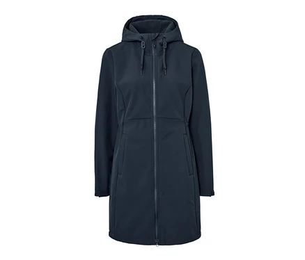 Ortasında kapüşonu ve fermuarı olan lacivert softshell mont.