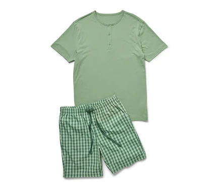 Kareli şortlu, yeşil pijama takımı.
