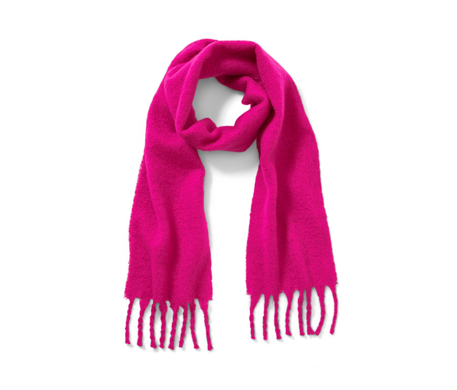 Beyaz bir arka plan üzerinde pembe, dokuma bir atkı, püsküllü.