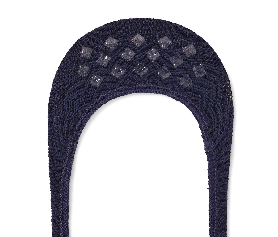 Bir çift mavi sneaker çorabının yakın çekimi.