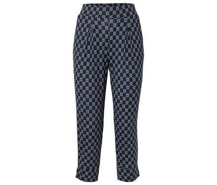 Beyaz geometrik desenli lacivert pantolon.
