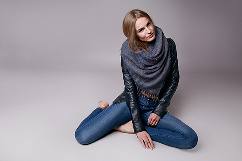 Kot görünümündeki tayt pantolonlar: Skinny jean pantolonlara benzer ama tayt rahatlığı sunar.