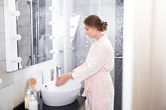 Rahat ve şık bir bornoz, size Wellness hissi verir.